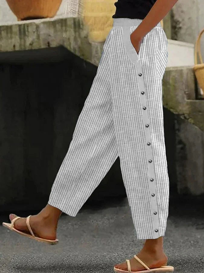 CD | Pantaloni casual cu închidere cu buton și model în dungi