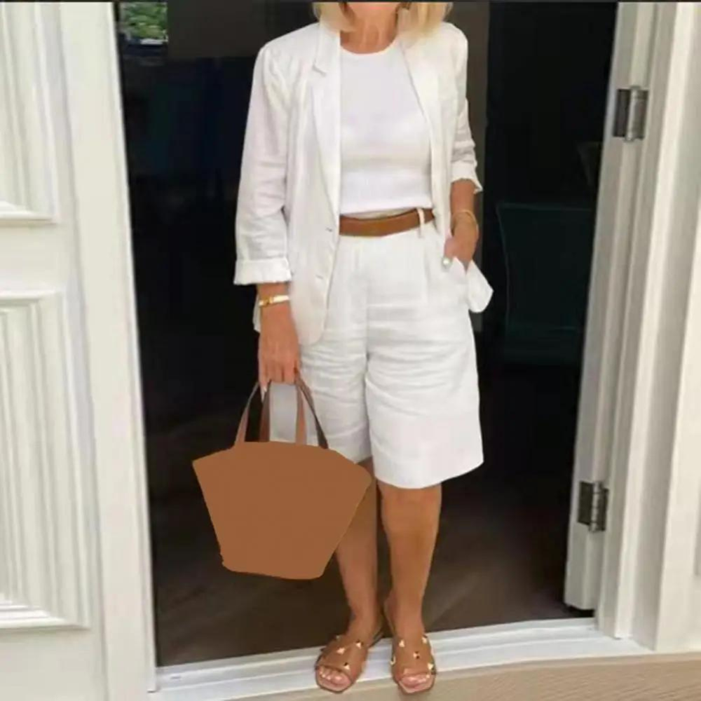 CD | Ansamblu luxos cu blazer și pantaloni scurți pentru femei