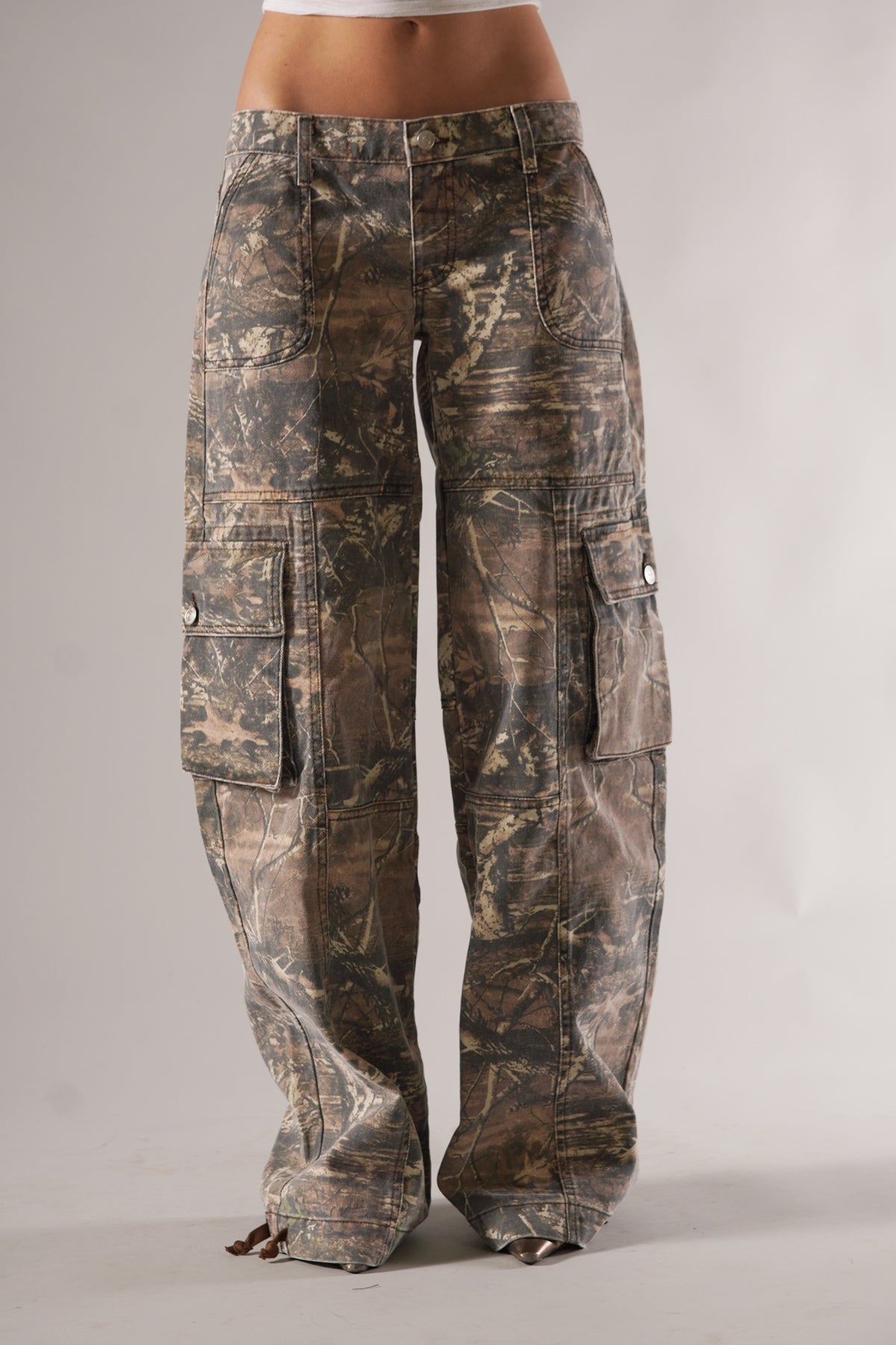 CD | Pantaloni cargo camuflaj pentru femei