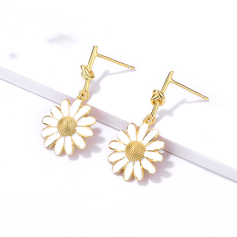 Elegant Daisy Earrings
