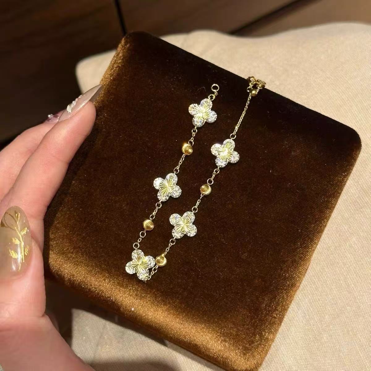 Elegant Flower Necklace