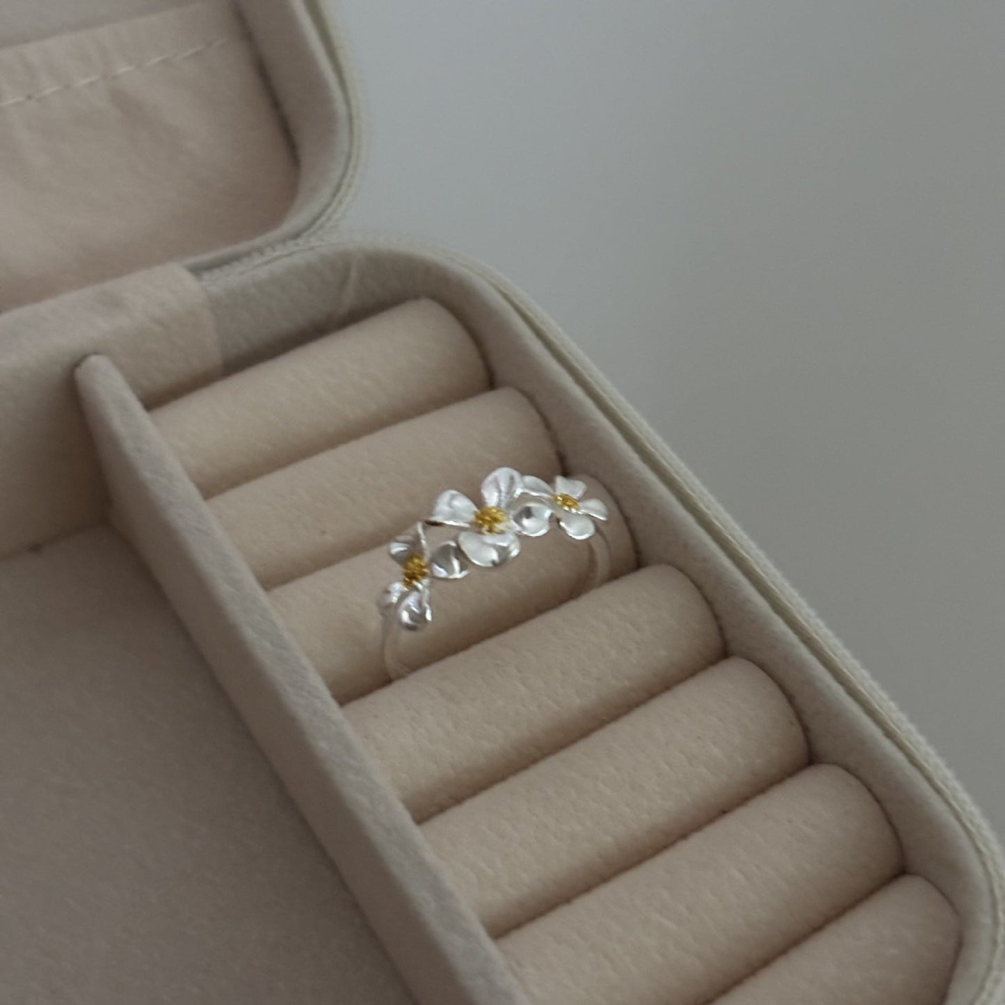 Elegant Flower Ring