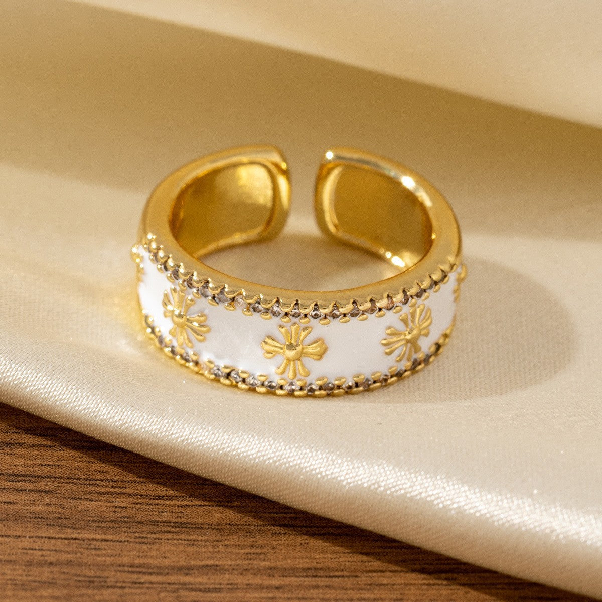 Elegant Gold Flower Ring