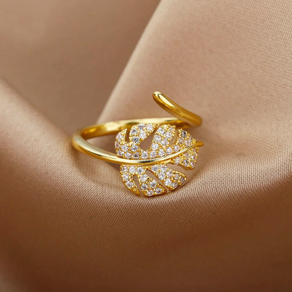 Elegant Gold Leaf Ring