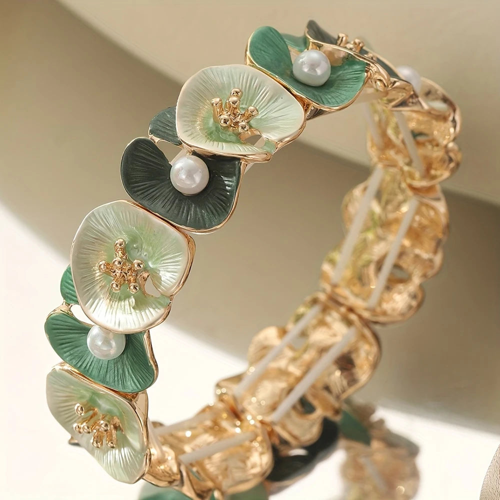 Elegant Green Floral Pearl Bracelet