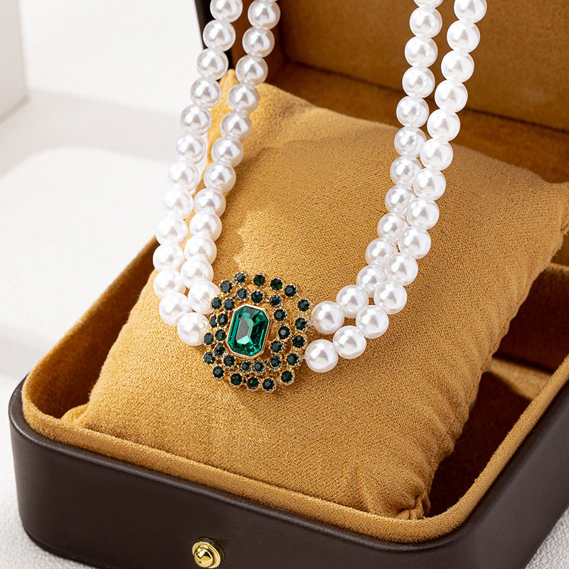 Elegant Pearl Emerald Necklace