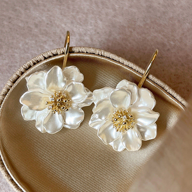 Elegant Pearl Flower Earrings