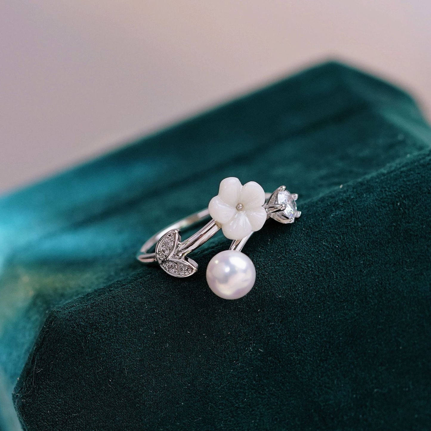 Elegant Pearl Flower Ring
