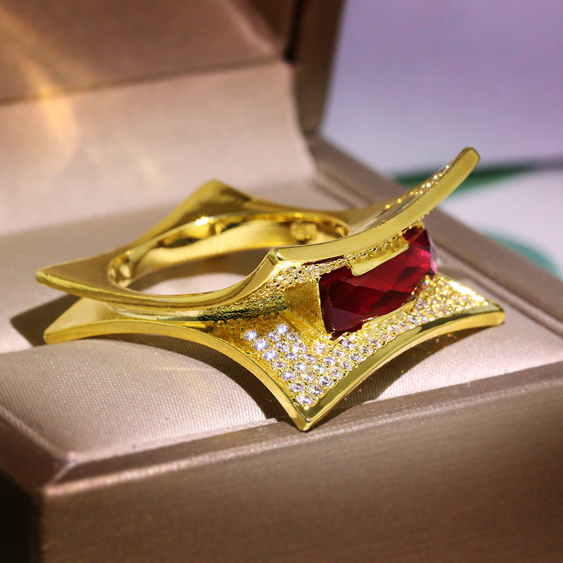 Statement Ruby Gold Ring