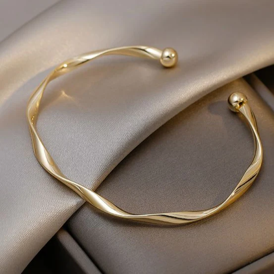 Luxe Gold Open Bracelet