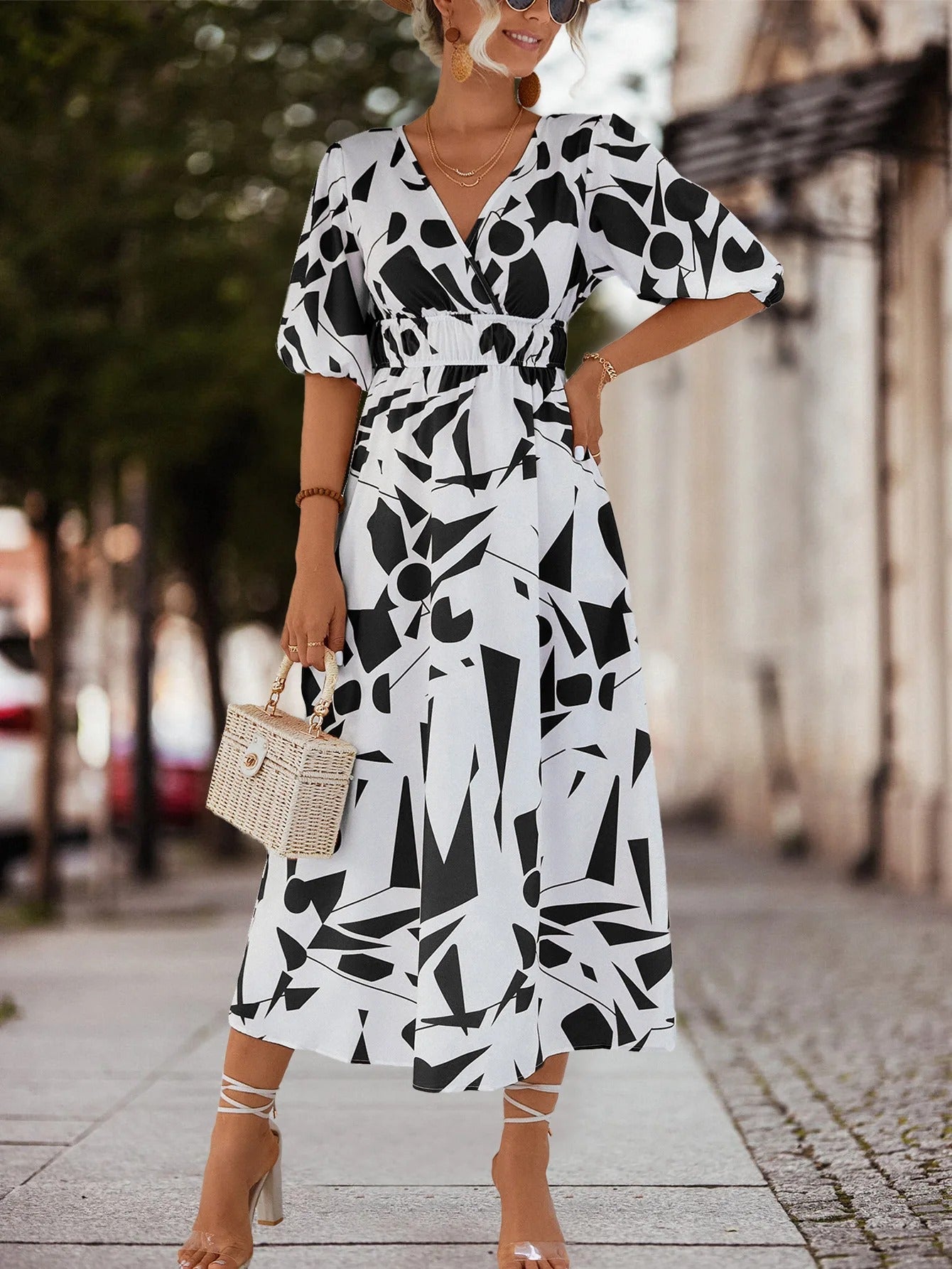 CD | Rochie maxi cu decolteu floral în V