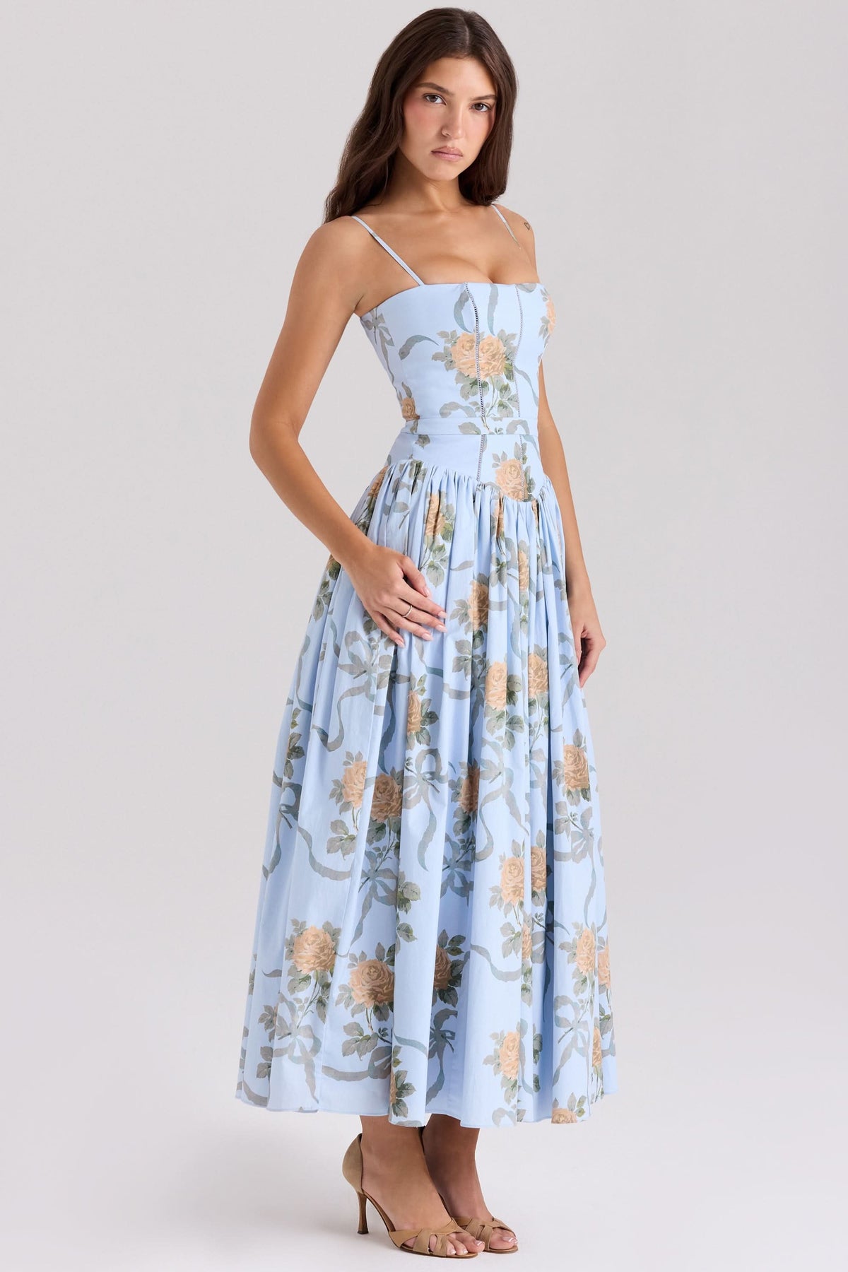 Effortlessly Elegant Dress with a Timeless Design