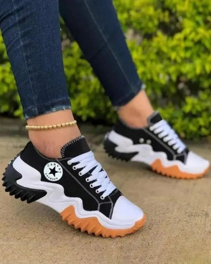 CD | Adidași cu șireturi Muffin cu epoleți și inserții contrastante