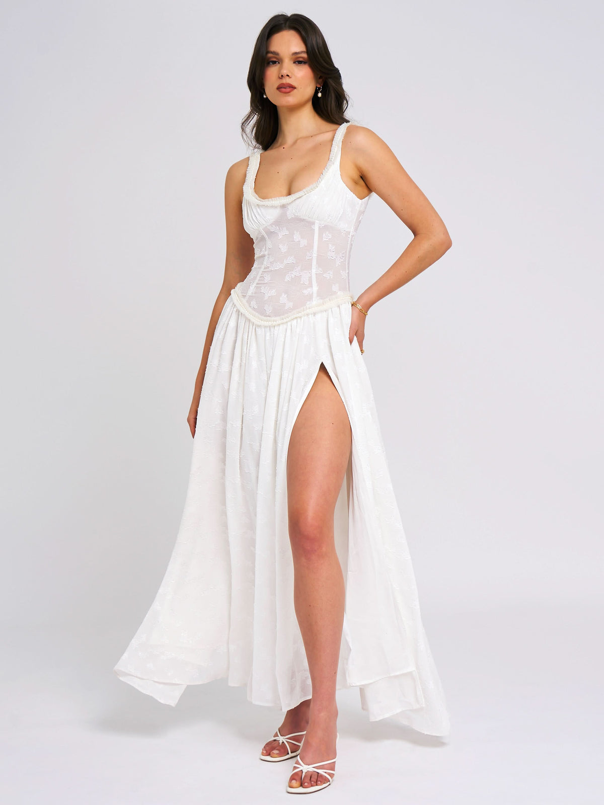 Well Tailored Dress with a Graceful Silhouette