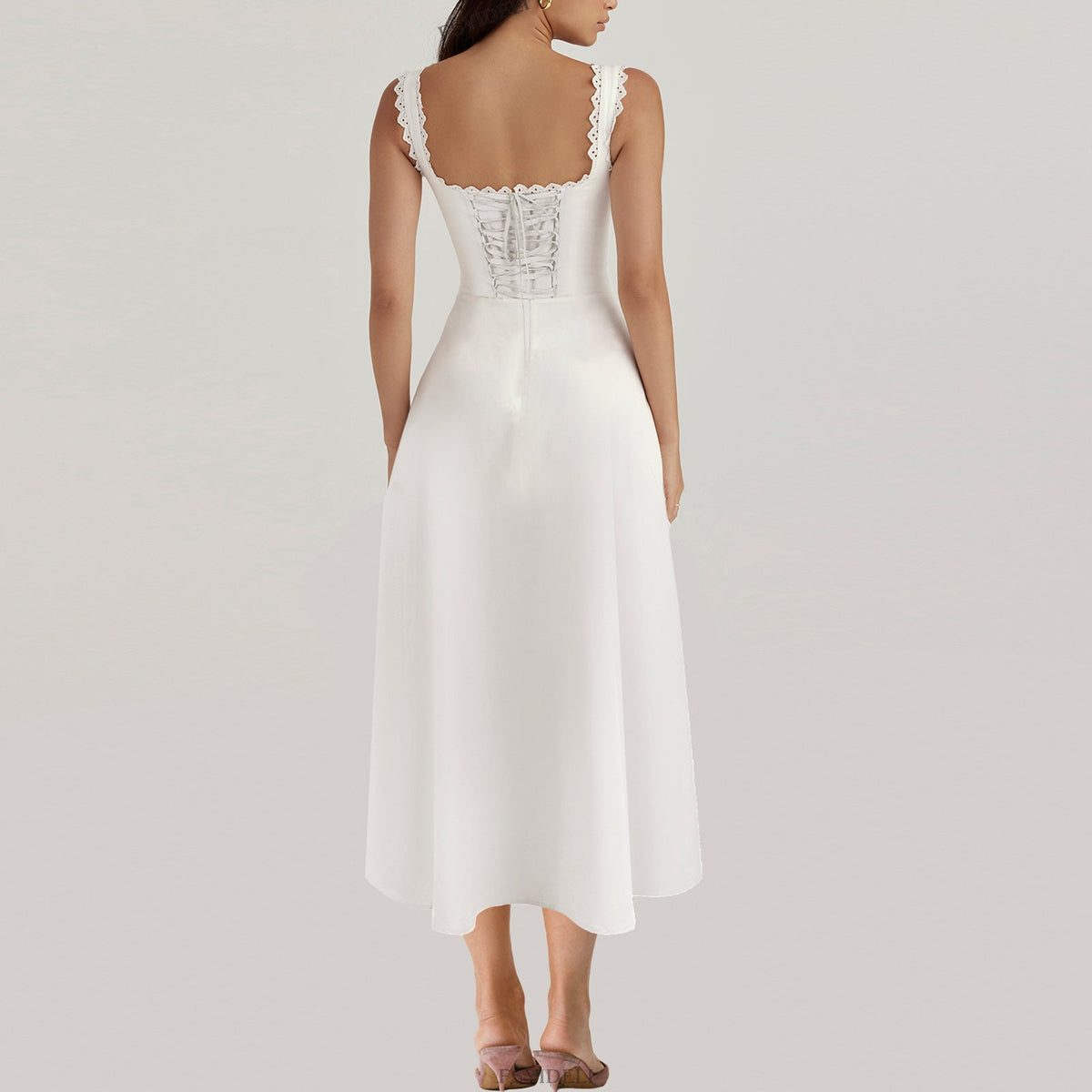 Beautifully Finished Dress in a Timeless Design