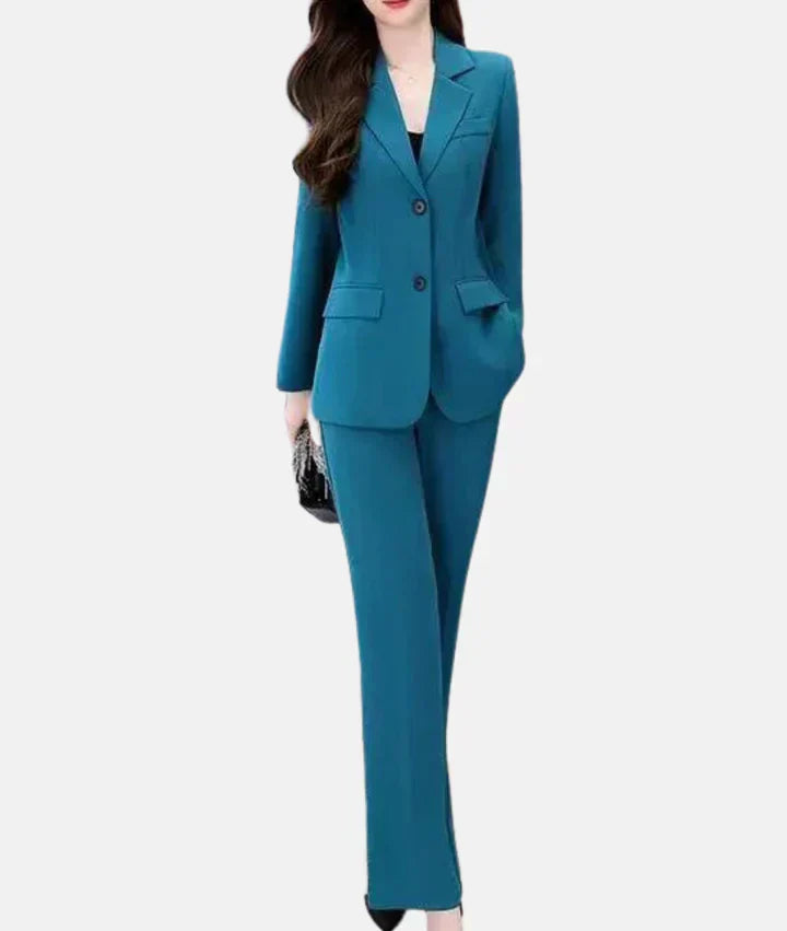 CD | Costum elegant cu pantaloni și blazer potrivit