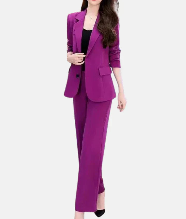 CD | Costum elegant cu pantaloni și blazer potrivit
