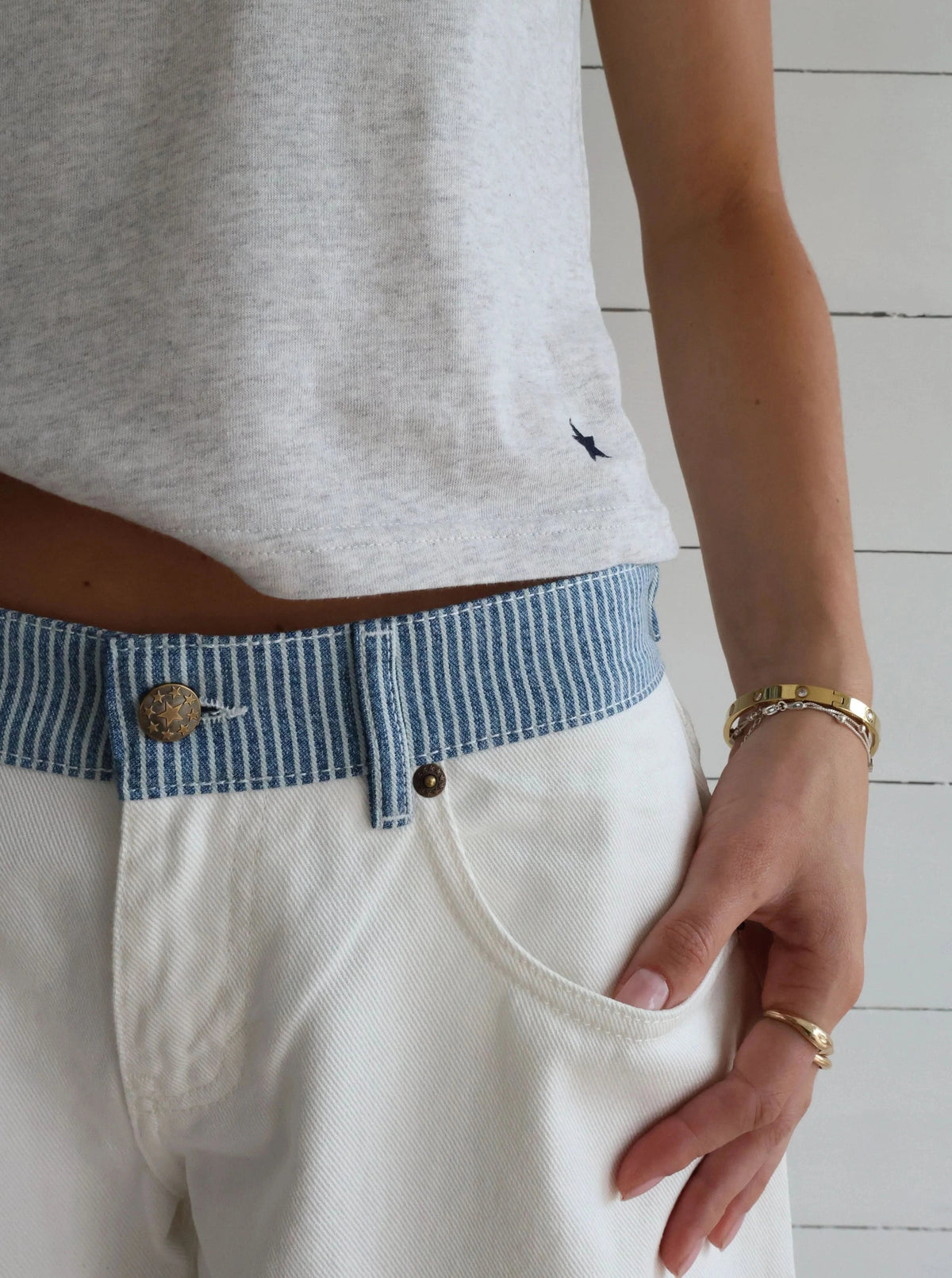 Effortlessly Elegant Garment with a Timeless Design