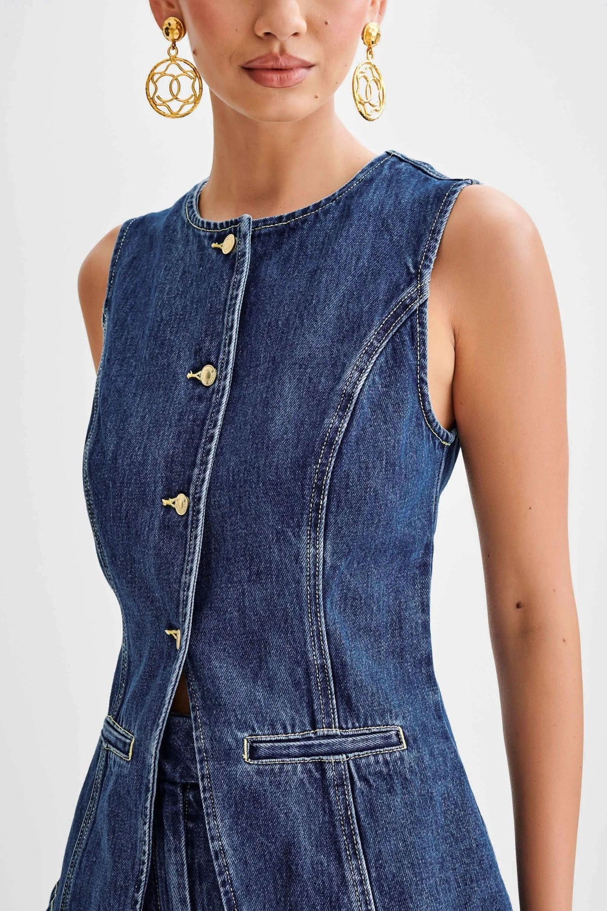 Well Tailored Garment with a Graceful Silhouette
