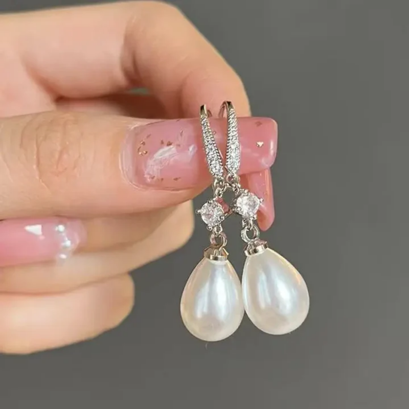 Bright Dangling Pearl