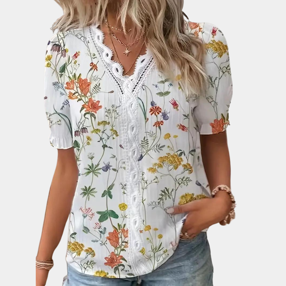 CD | Bluză de damă cu model floral și ornamente din dantelă.