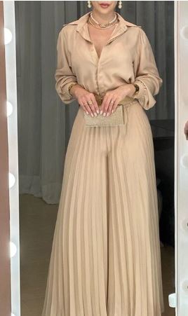 CD | Top luxos și elegant în kaki și pantaloni evazați cu răscroieli