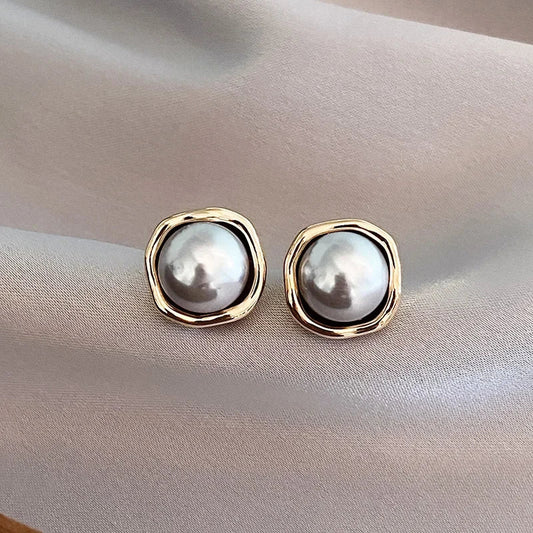 Classic Pearl Stud