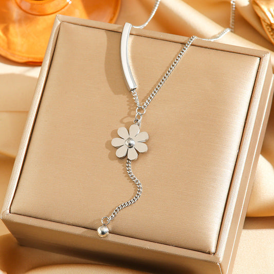 Delicate Daisy Necklace
