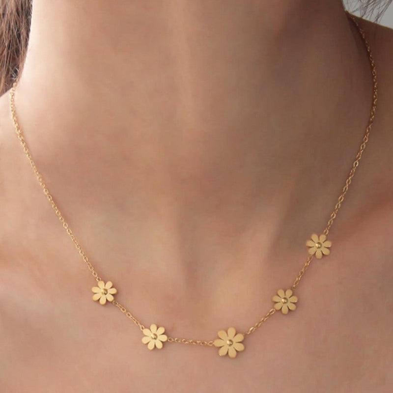 Delicate Daisy Necklace
