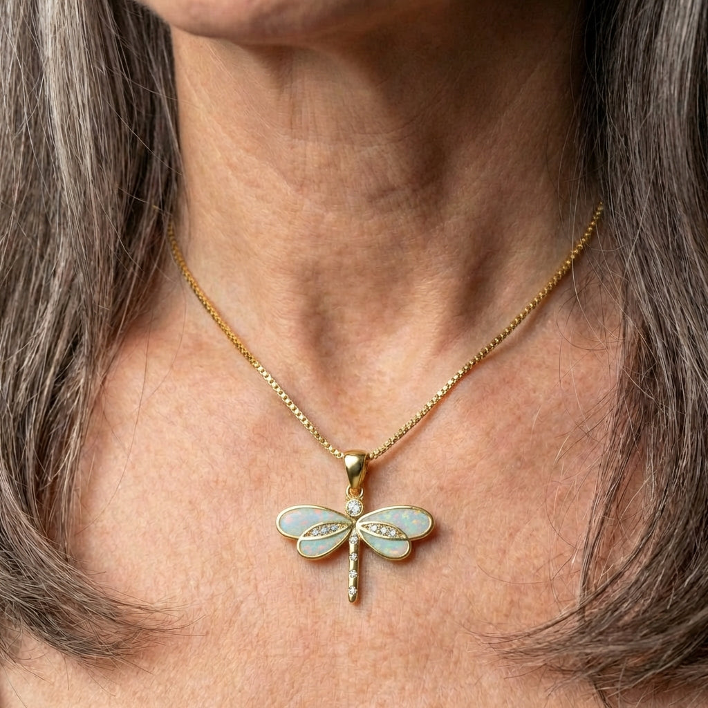 A Dragonfly Necklace in Gold With Opal