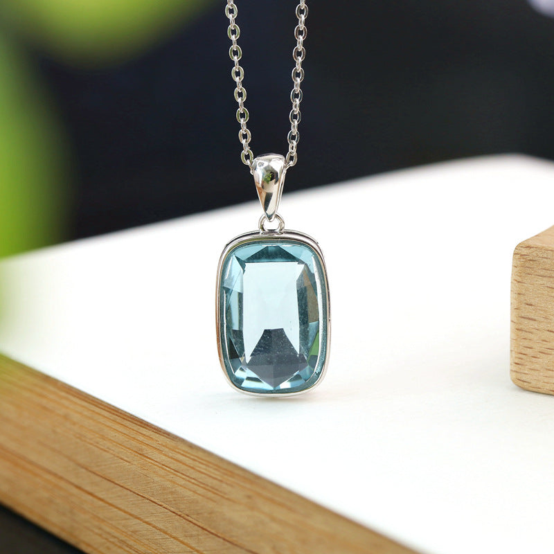 Elegant Aquamarine Necklace