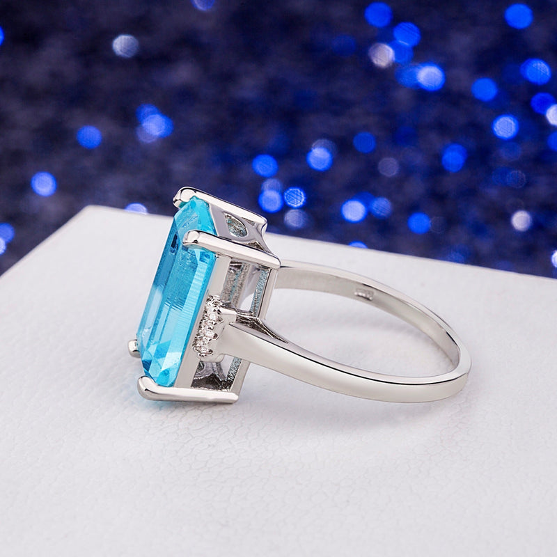 Elegant Aquamarine Ring