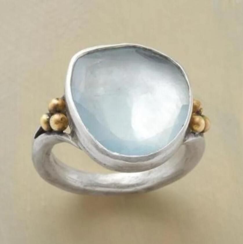 Elegant Aquamarine Ring