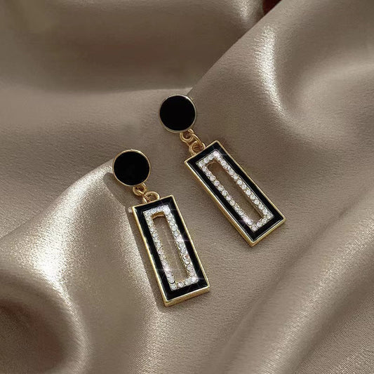 Elegant Black Gold Earrings