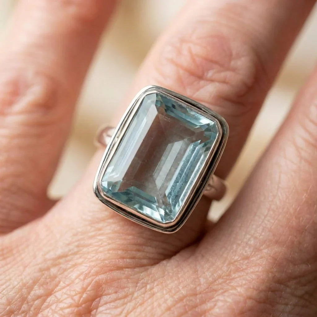Elegant Blue Crystal Ring