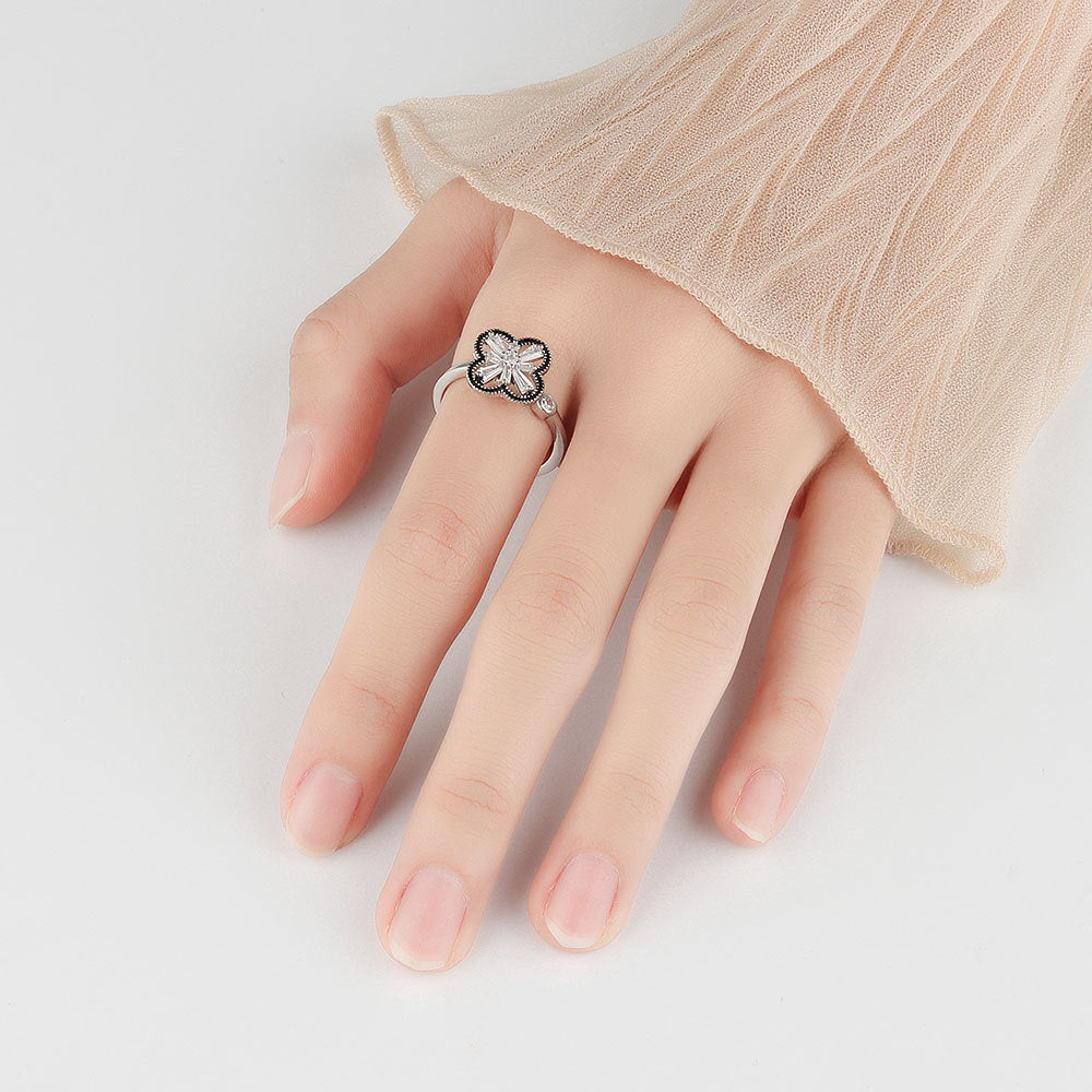 Elegant Clover Ring