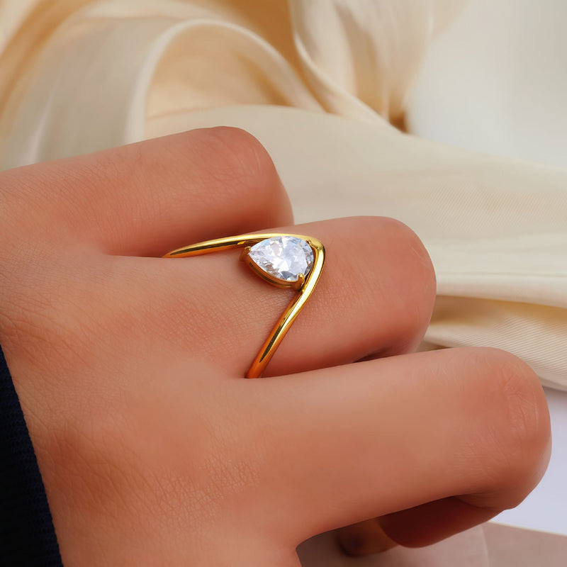 Elegant Crystal Ring