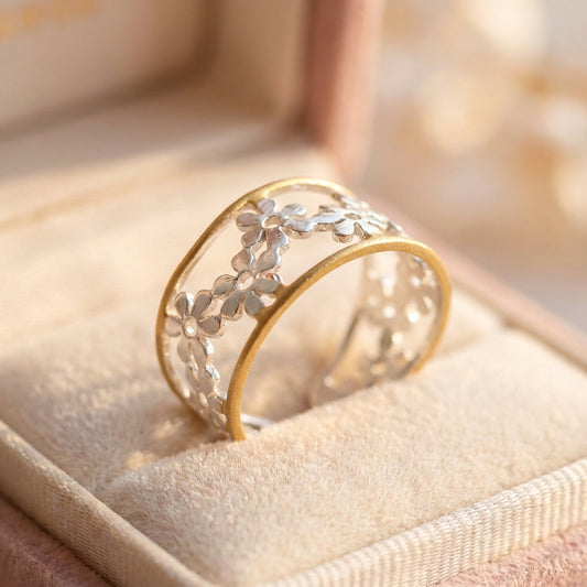 Elegant Daisy Flower Ring