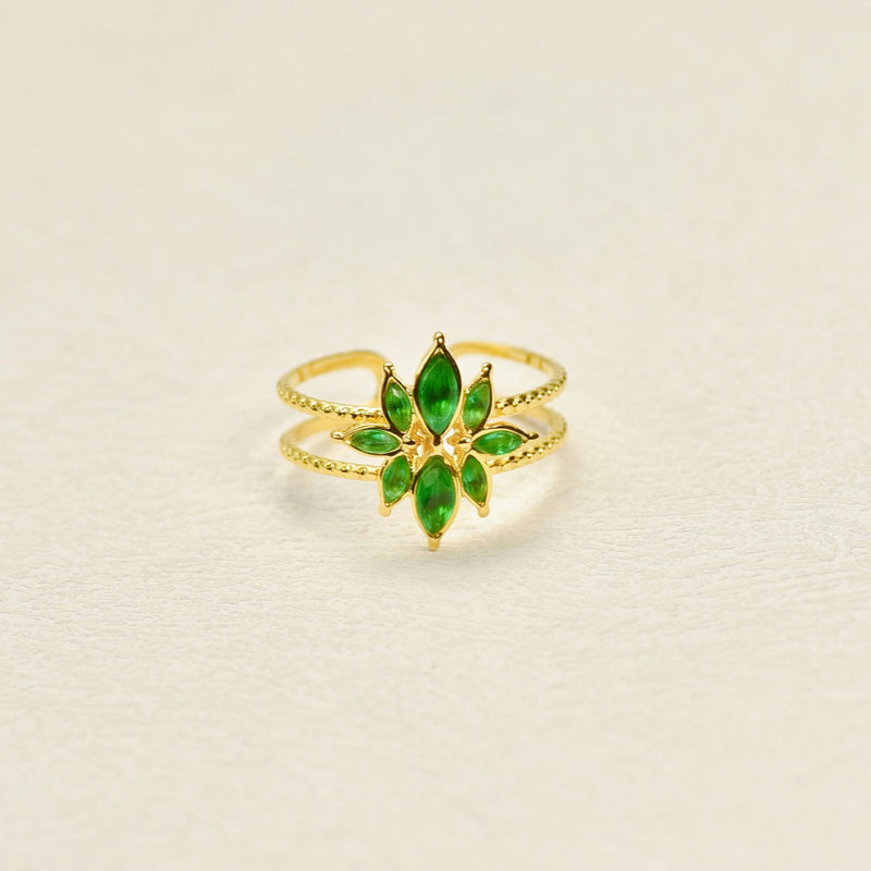 Elegant Emerald Flower Ring