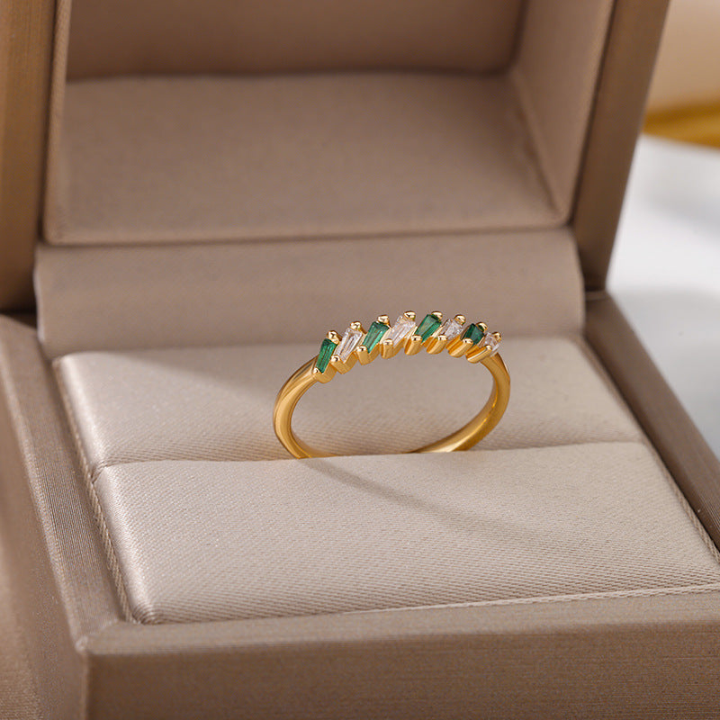 Elegant Emerald Gold Ring