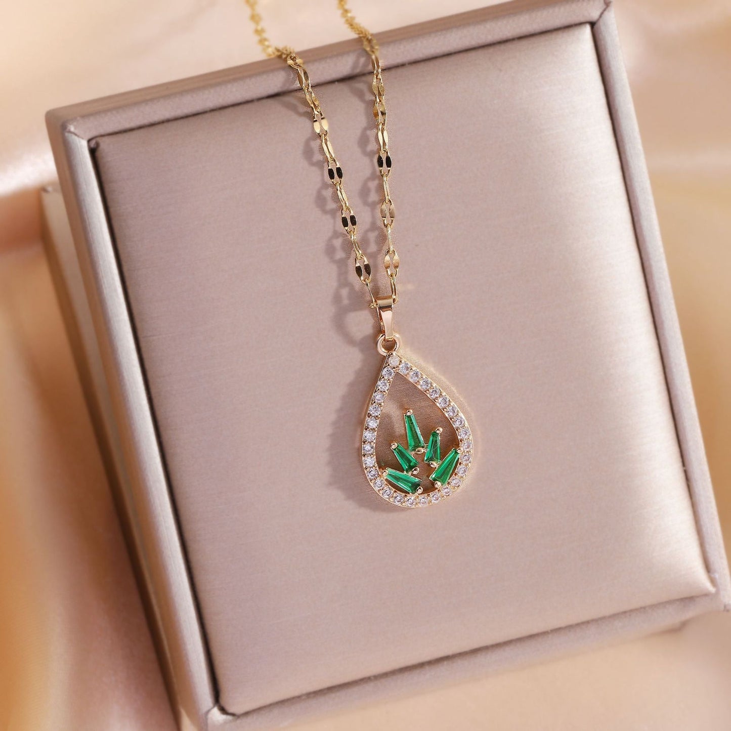 Elegant Emerald Necklace
