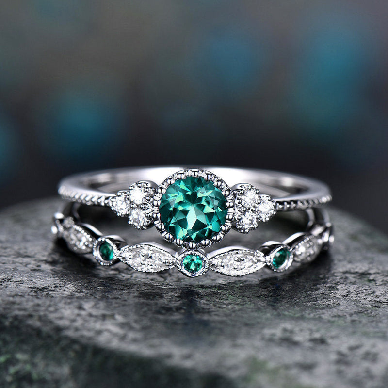 Elegant Emerald Ring