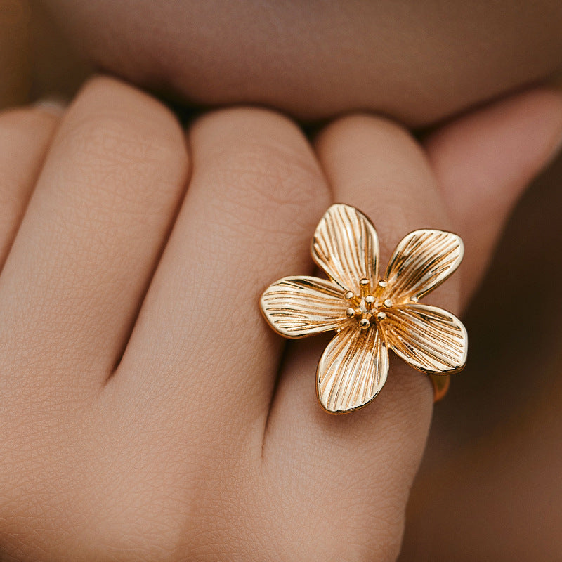 Elegant Flower Ring