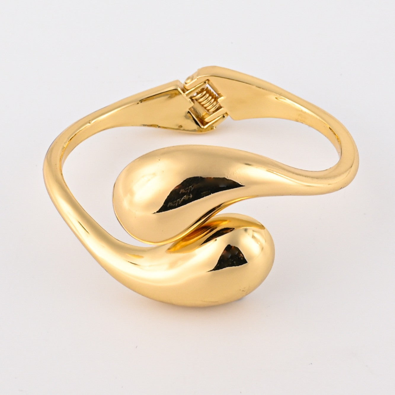 Elegant Gold Bracelet