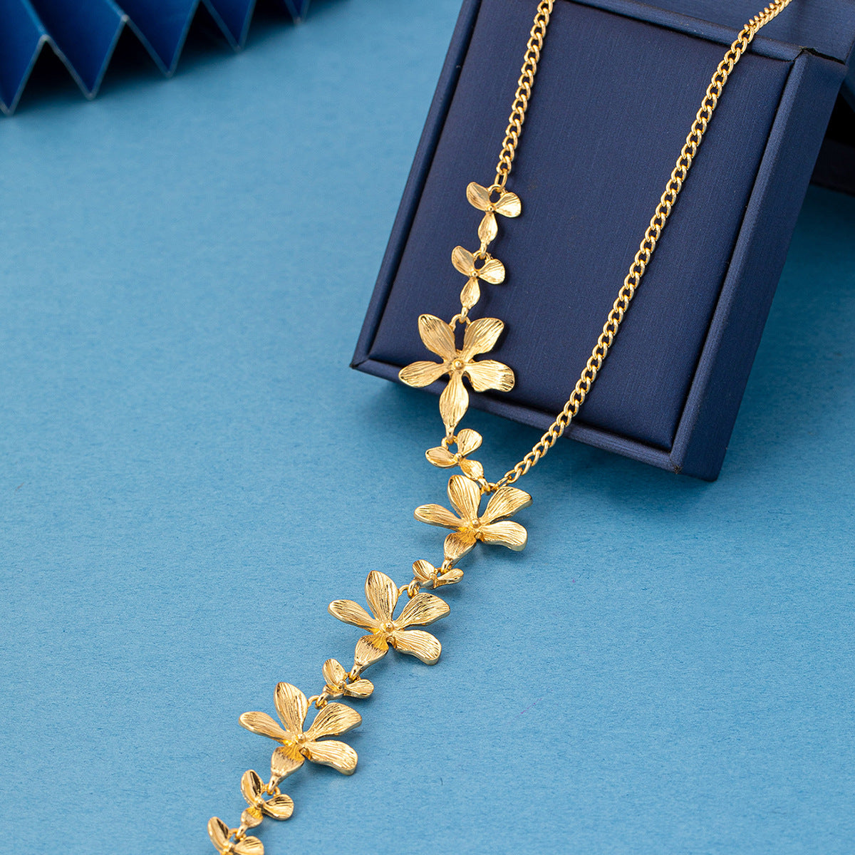 Elegant Gold Flower Necklace