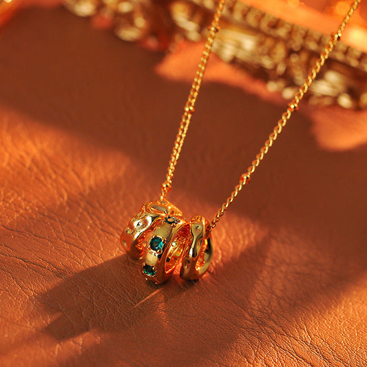 Elegant Gold Pendant Necklace