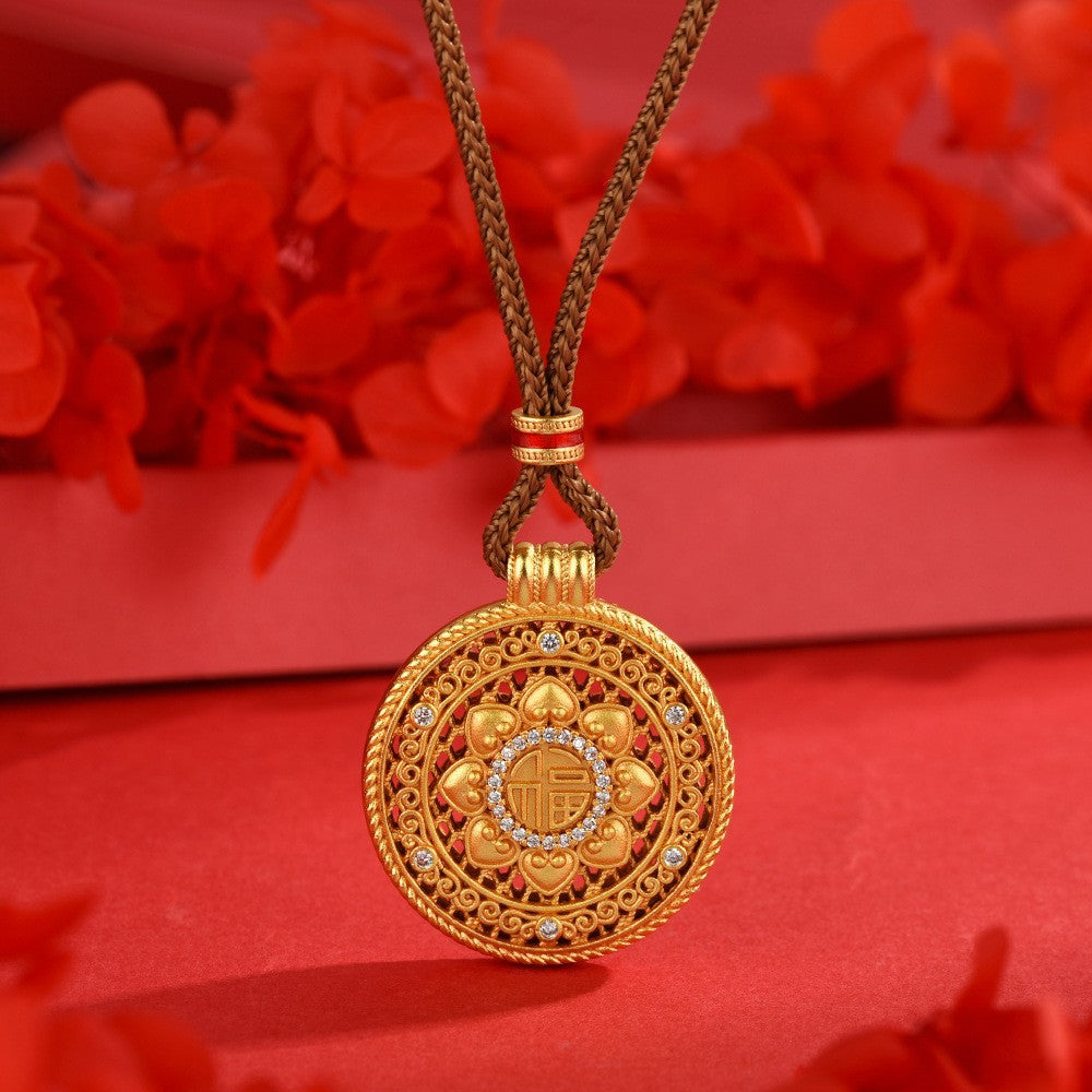 Elegant Gold Pendant Necklace
