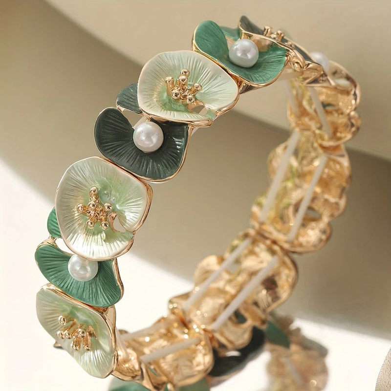 Elegant Green Floral Pearl Bracelet
