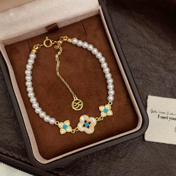 Elegant Pearl Four Leaf