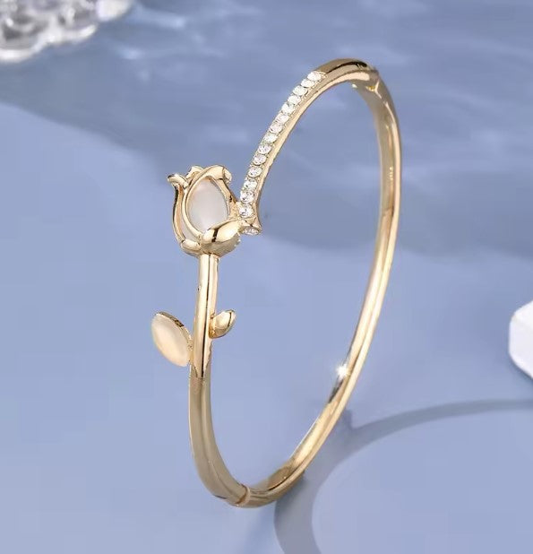 Elegant Tulip Bracelet